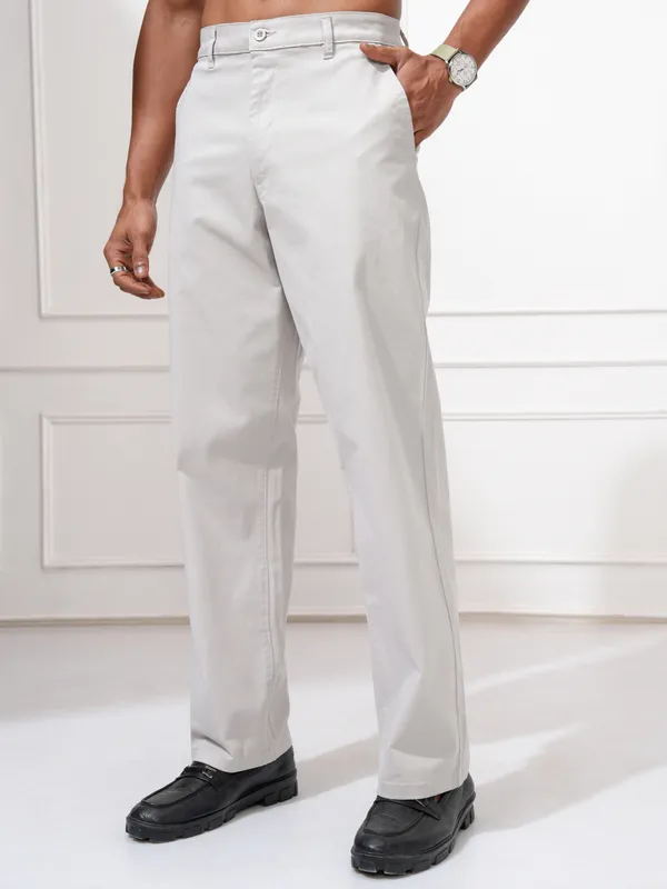 Locomotive Men Grey Regular Fit Solid Chinos