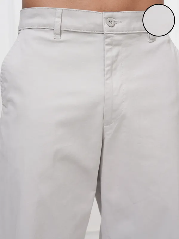Locomotive Men Grey Regular Fit Solid Chinos