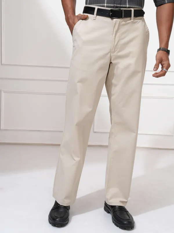 Locomotive Men Green Regular Fit Solid Chinos
