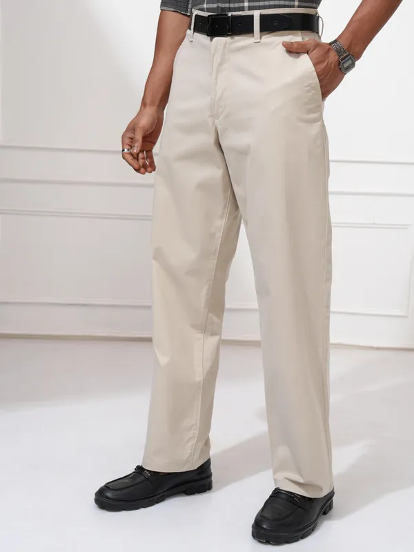 Locomotive Men Green Regular Fit Solid Chinos