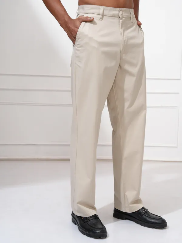 Locomotive Men Green Regular Fit Solid Chinos
