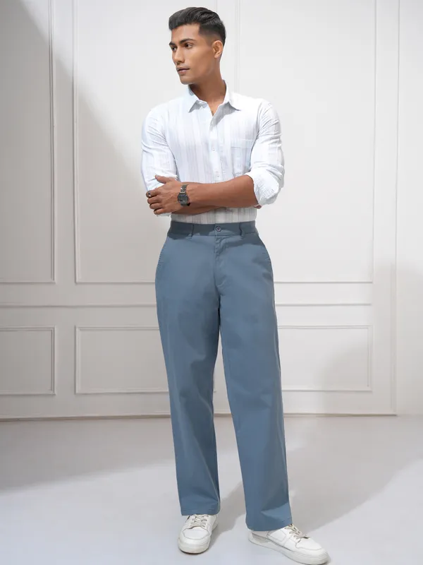 Locomotive Men Blue Regular Fit Solid Chinos