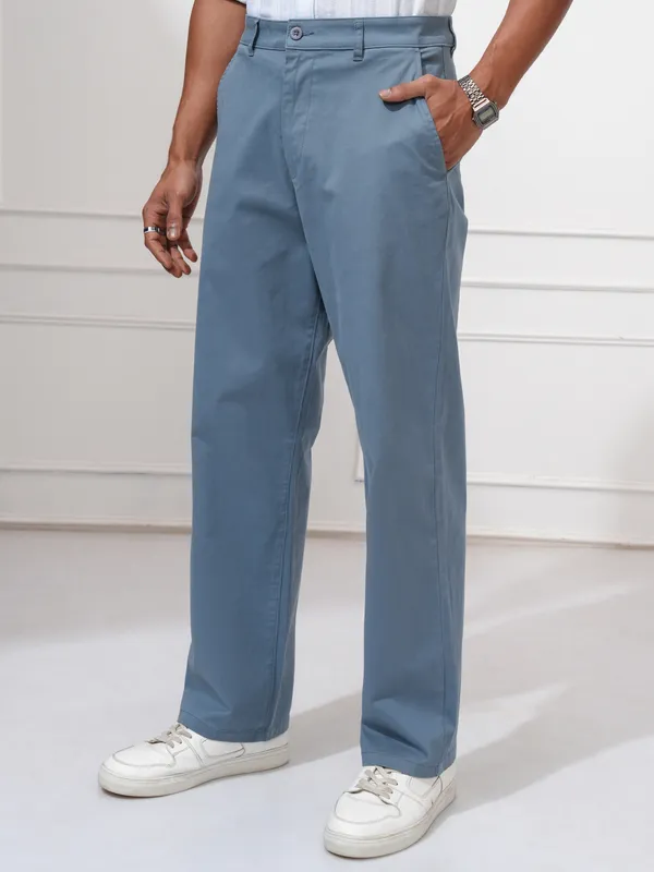 Locomotive Men Blue Regular Fit Solid Chinos