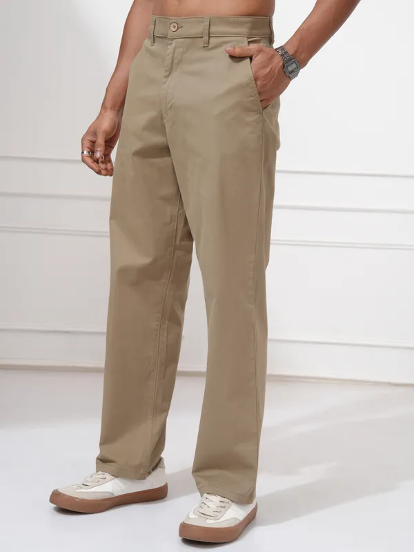 Locomotive Men Khaki Regular Fit Solid Chinos