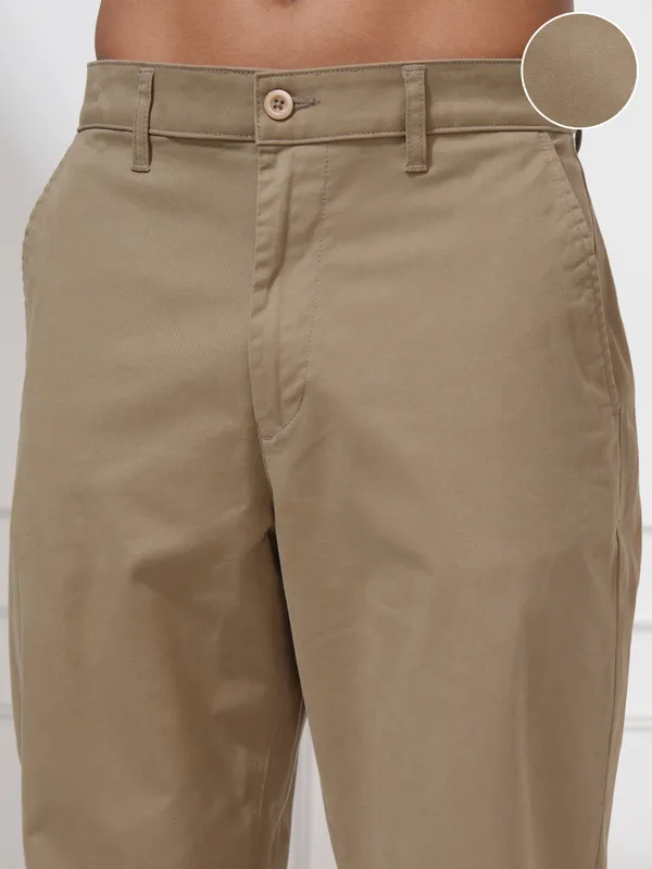 Locomotive Men Khaki Regular Fit Solid Chinos