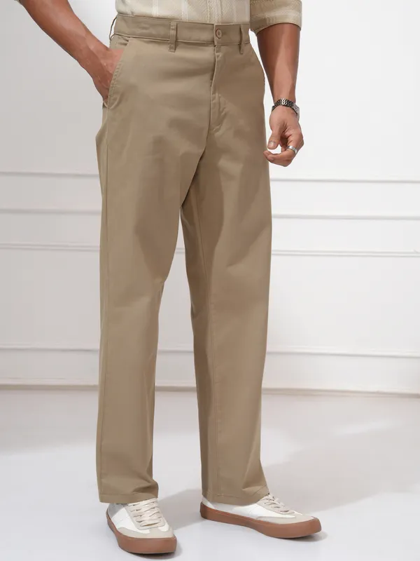 Locomotive Men Khaki Regular Fit Solid Chinos