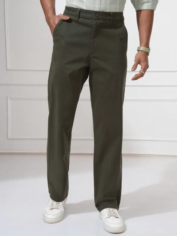 Locomotive Men Olive Regular Fit Solid Chinos