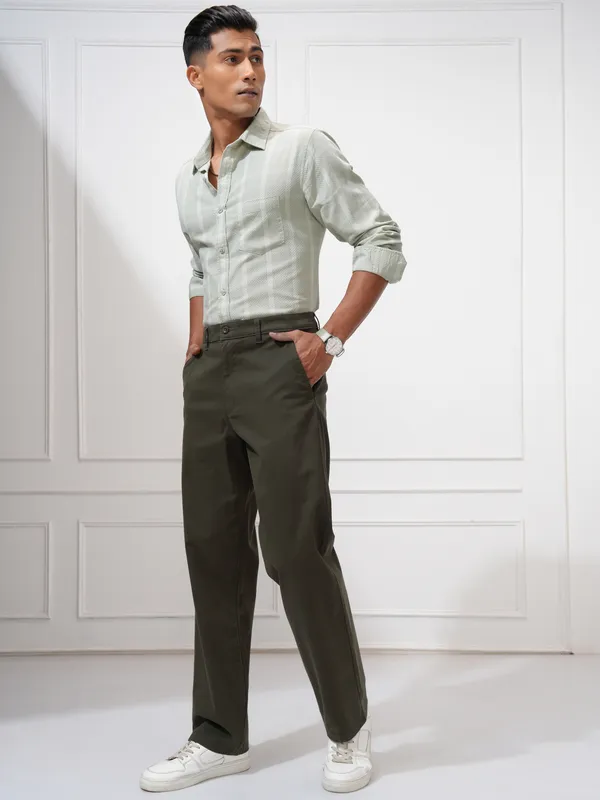 Locomotive Men Olive Regular Fit Solid Chinos