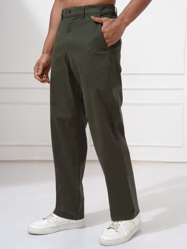 Locomotive Men Olive Regular Fit Solid Chinos