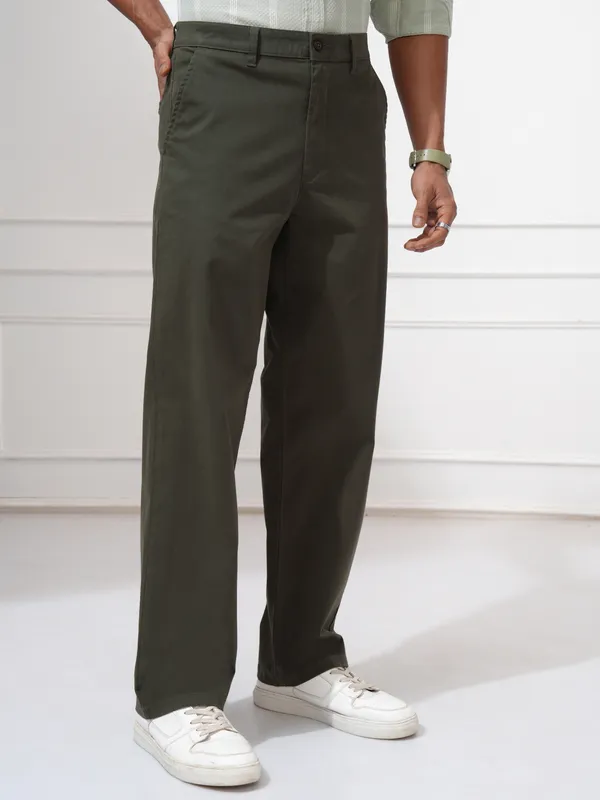 Locomotive Men Olive Regular Fit Solid Chinos