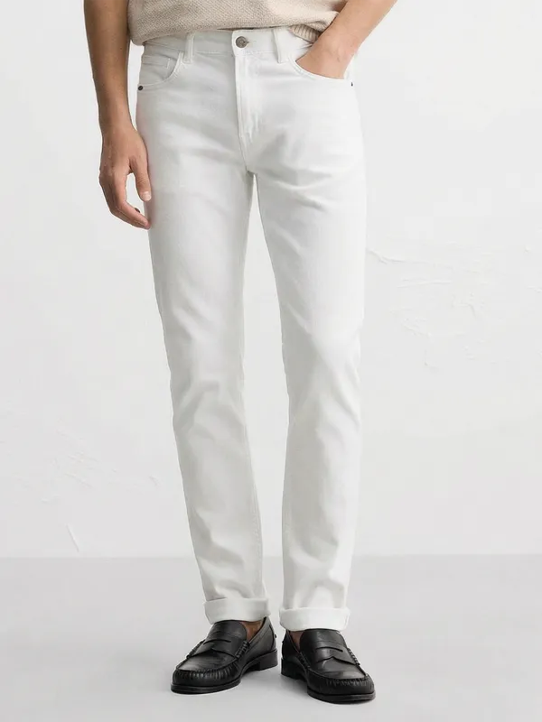 Purple By Highlander Men White Tapered Fit Stretchable Jeans