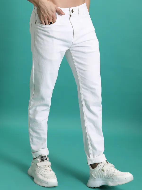 Purple By Highlander Men White Tapered Fit Stretchable Jeans