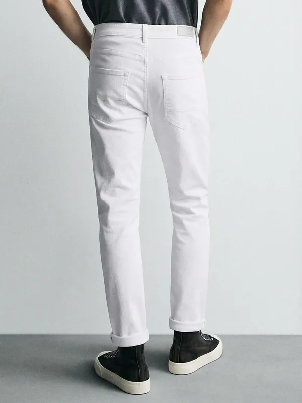 Purple By Highlander Men White Tapered Fit Stretchable Jeans