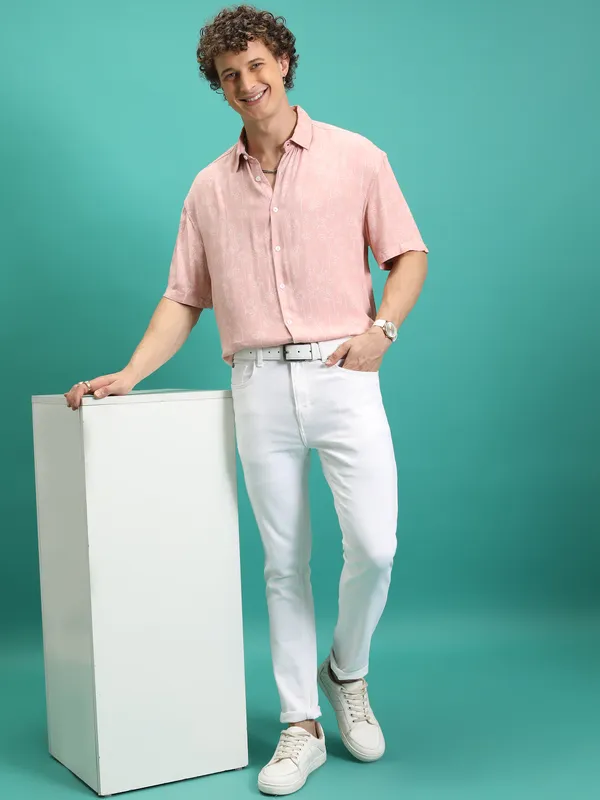 Purple By Highlander Men White Tapered Fit Stretchable Jeans