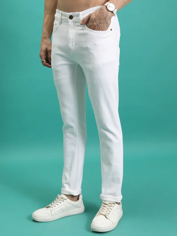 Purple By Highlander Men White Tapered Fit Stretchable Jeans