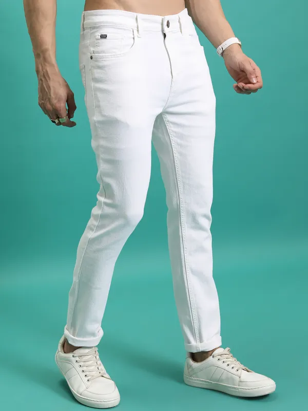 Purple By Highlander Men White Tapered Fit Stretchable Jeans