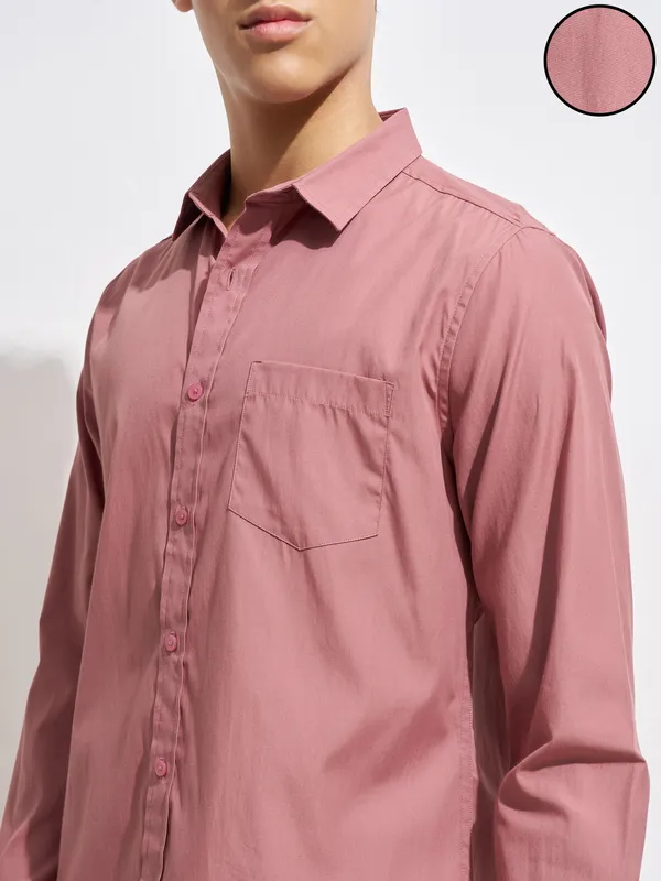 Purple By Highlander Men Pink Solid Regular Fit Casual Shirt