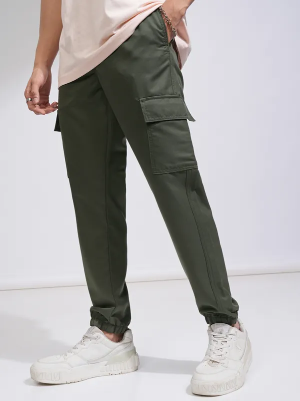  Highlander Men Olive Regular Fit Solid Casual Trousers