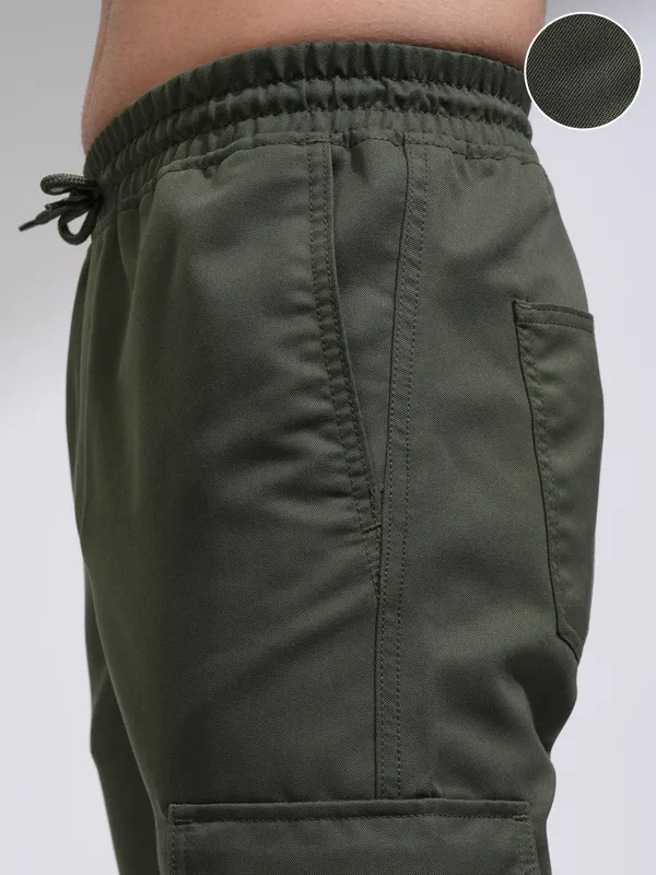  Highlander Men Olive Regular Fit Solid Casual Trousers