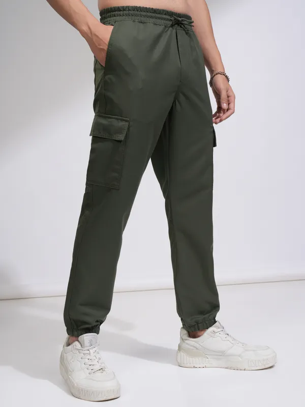  Highlander Men Olive Regular Fit Solid Casual Trousers
