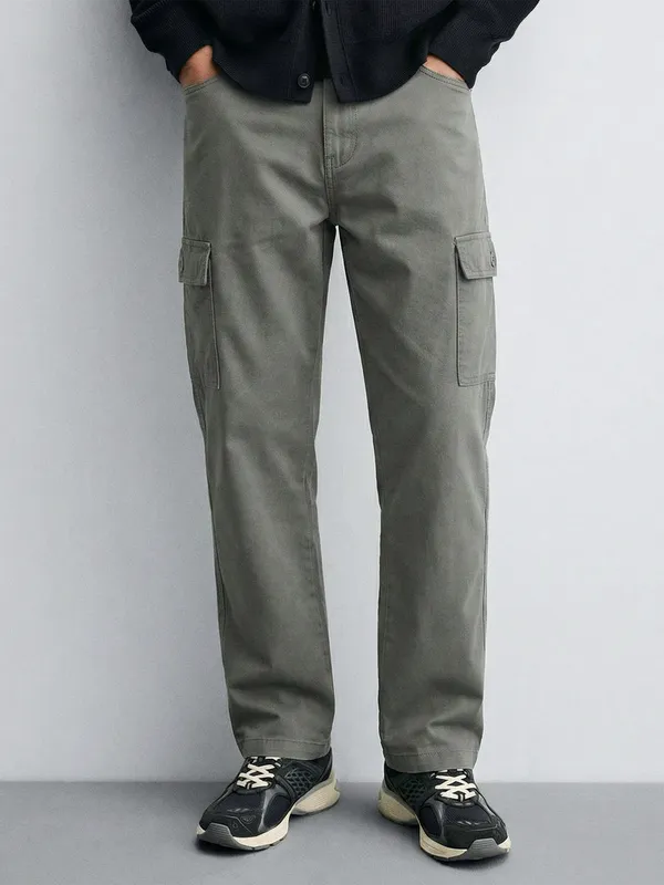 Purple By Highlander Men Grey Regular Fit Solid Cargo