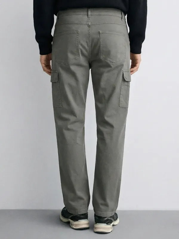 Purple By Highlander Men Grey Regular Fit Solid Cargo