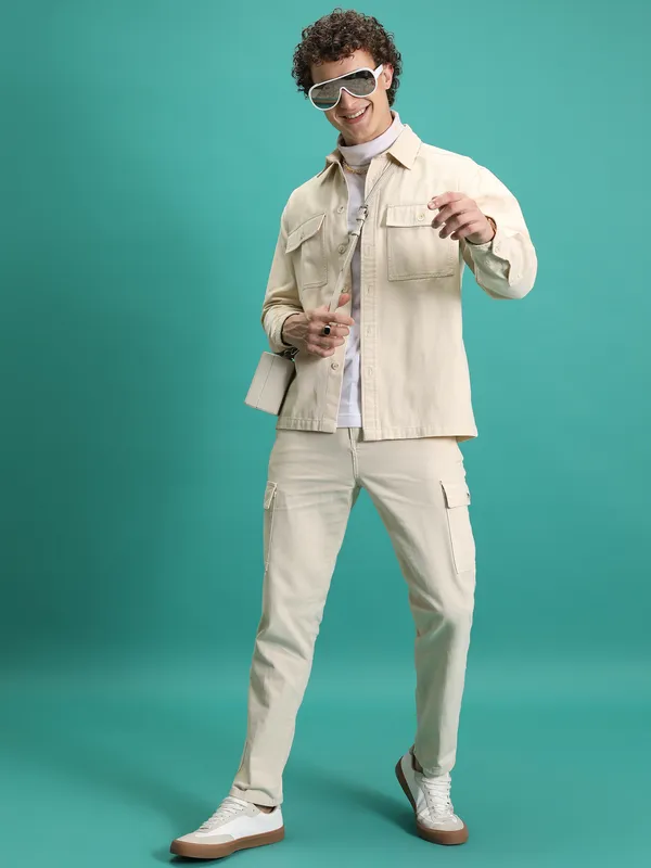 Purple By Highlander Men Beige Regular Fit Solid Cargo