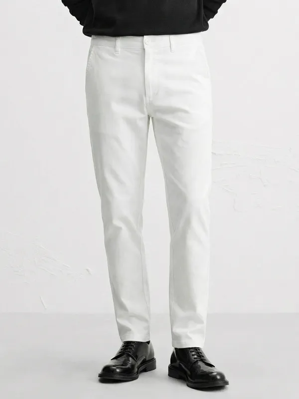 Purple By Highlander Men White Tapered Fit Solid Chinos