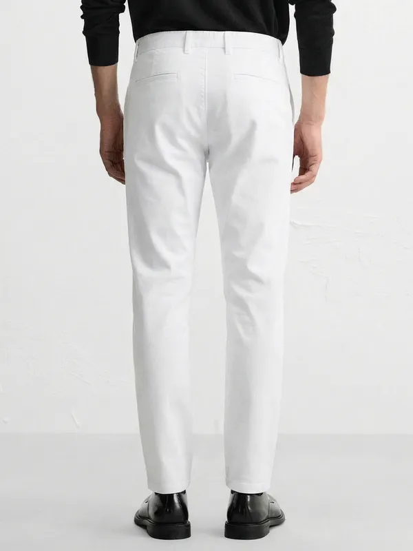 Purple By Highlander Men White Tapered Fit Solid Chinos