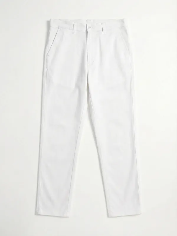 Purple By Highlander Men White Tapered Fit Solid Chinos