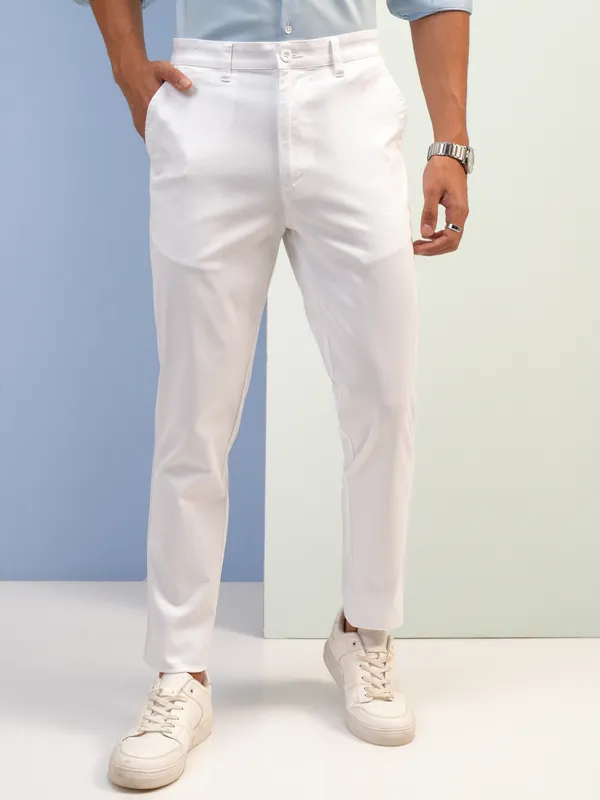 Purple By Highlander Men White Tapered Fit Solid Chinos
