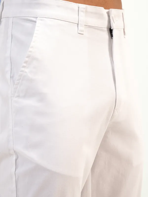 Purple By Highlander Men White Tapered Fit Solid Chinos