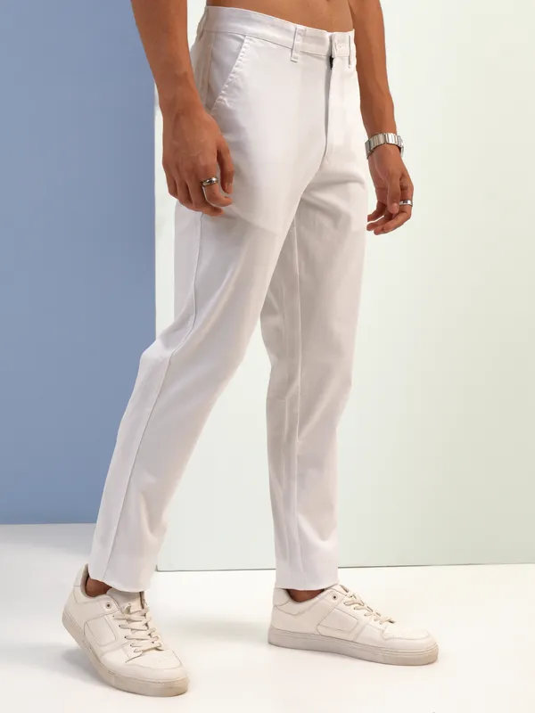 Purple By Highlander Men White Tapered Fit Solid Chinos