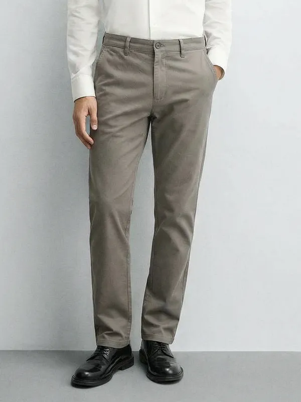 Purple By Highlander Men Taupe Tapered Fit Solid Chinos