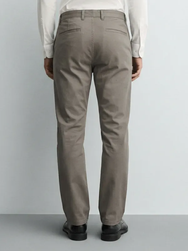 Purple By Highlander Men Taupe Tapered Fit Solid Chinos