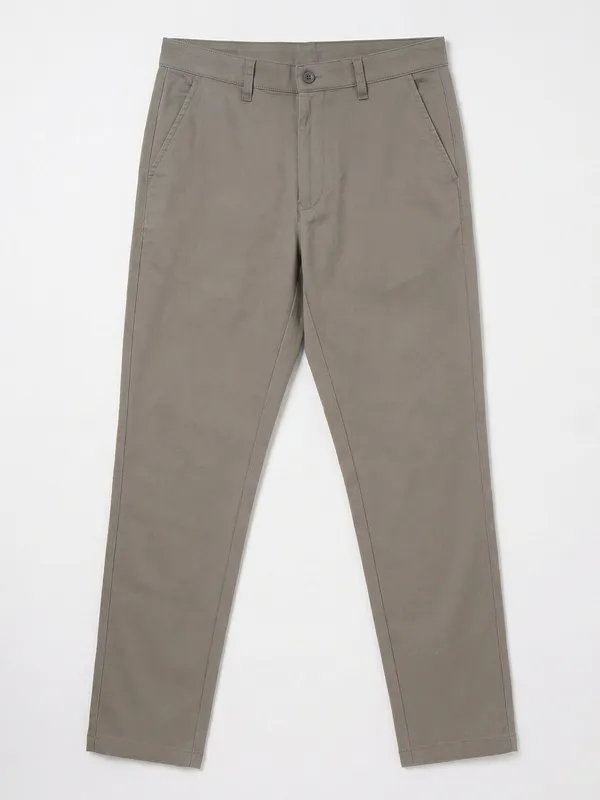 Purple By Highlander Men Taupe Tapered Fit Solid Chinos