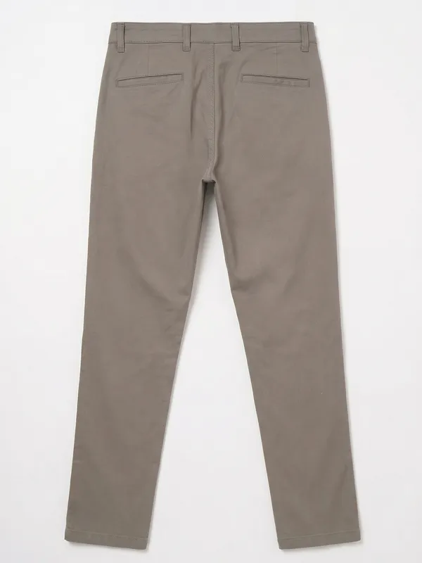 Purple By Highlander Men Taupe Tapered Fit Solid Chinos