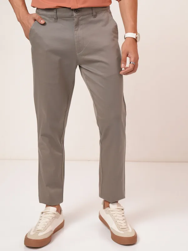 Purple By Highlander Men Taupe Tapered Fit Solid Chinos