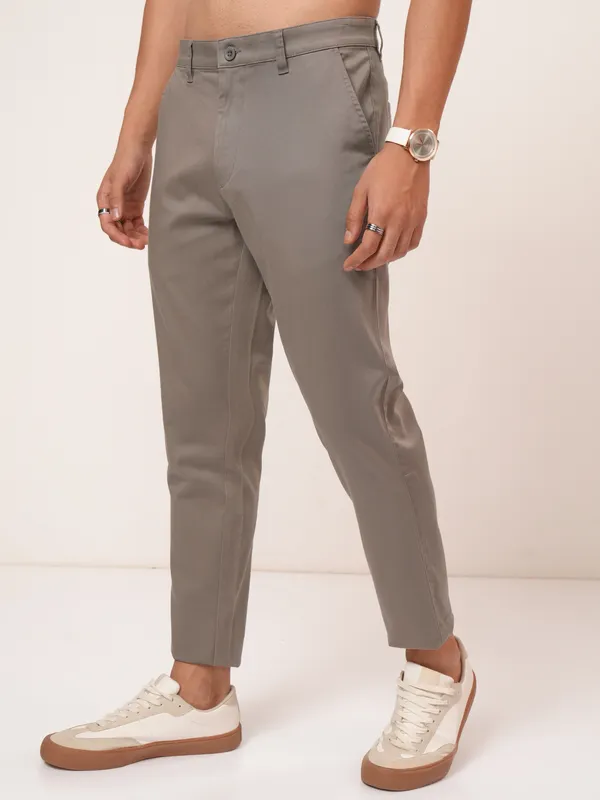 Purple By Highlander Men Taupe Tapered Fit Solid Chinos