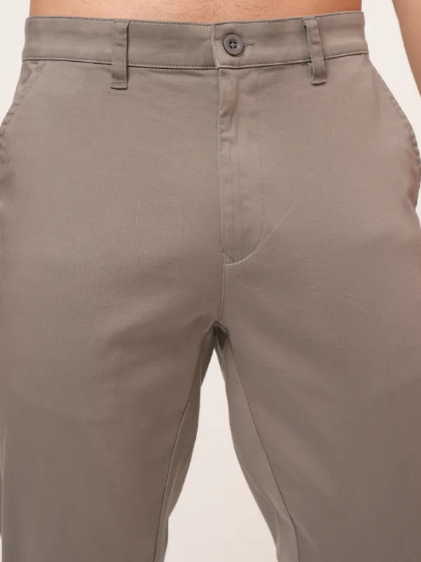 Purple By Highlander Men Taupe Tapered Fit Solid Chinos