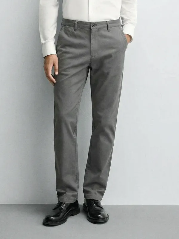 Purple By Highlander Men Grey Tapered Fit Solid Chinos