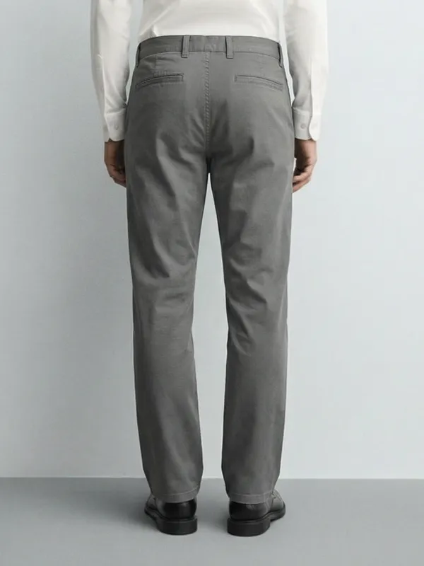 Purple By Highlander Men Grey Tapered Fit Solid Chinos