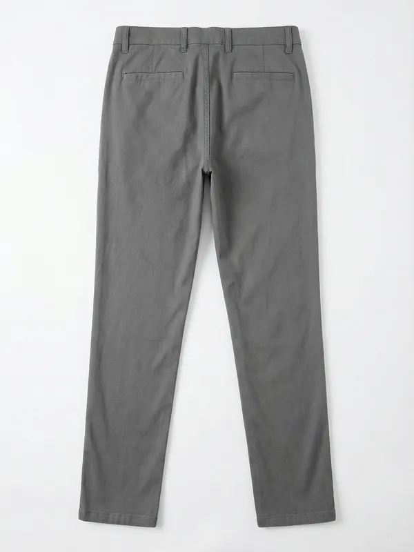 Purple By Highlander Men Grey Tapered Fit Solid Chinos