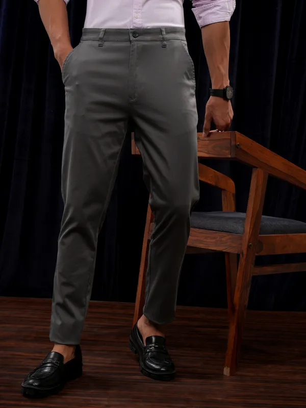 Purple By Highlander Men Grey Tapered Fit Solid Chinos