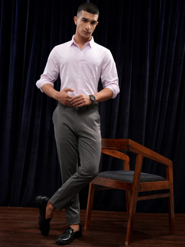 Purple By Highlander Men Grey Tapered Fit Solid Chinos