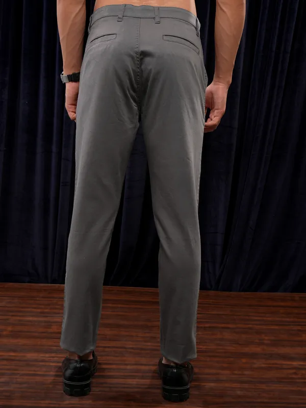 Purple By Highlander Men Grey Tapered Fit Solid Chinos