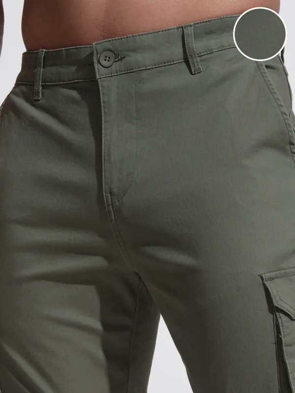 Highlander Men Brown Slim Fit Solid Cargos