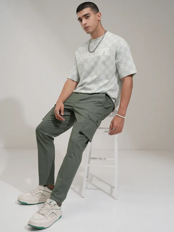Highlander Men Green Regular Fit Solid Chinos