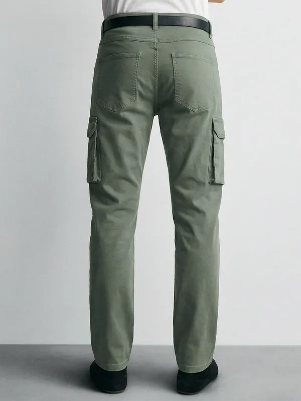 Purple By Highlander Men Green Regular Fit Solid Cargo