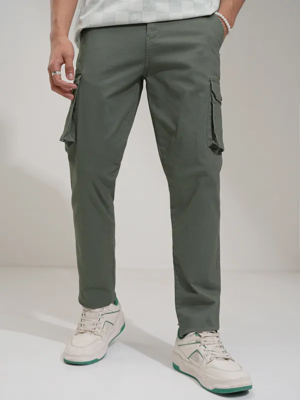 Highlander Men Green Regular Fit Solid Chinos